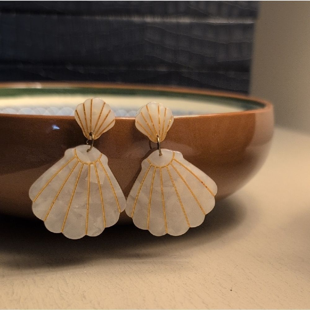Elegant White and Gold Shell Drop Pierced Earrings